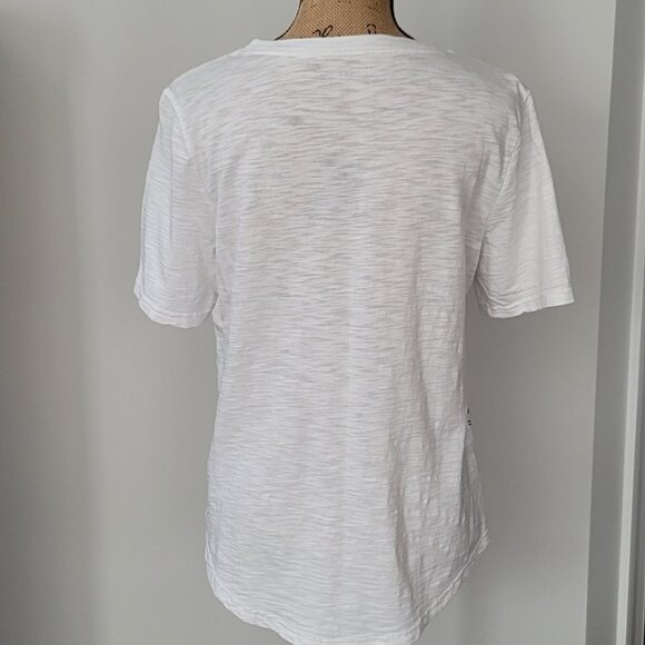 Chicos Short Sleeve Lightweight Top White Floral Size 1 Approx Medium - Picture 3 of 9